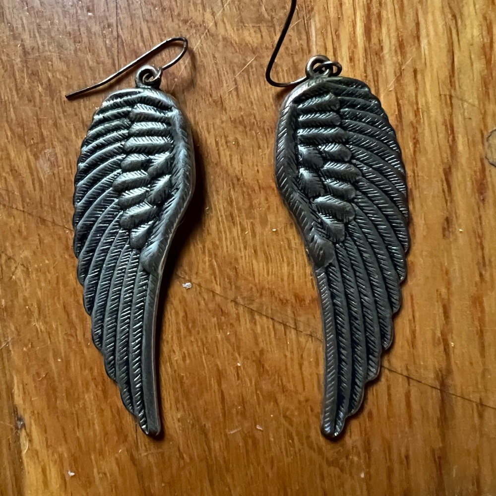 Winged earrings - Picture 2 of 2